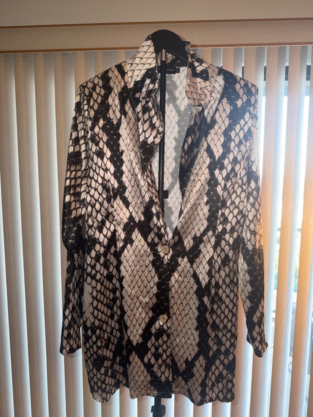 PrettyLittleThing Black & Cream Snake Print Tunic Top